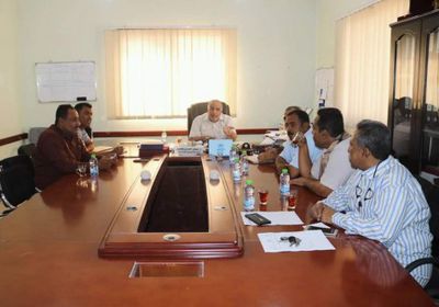 مدير المكلا يجتمع مع "الأشغال العامة والطرق" لتنسيق العمل المشترك