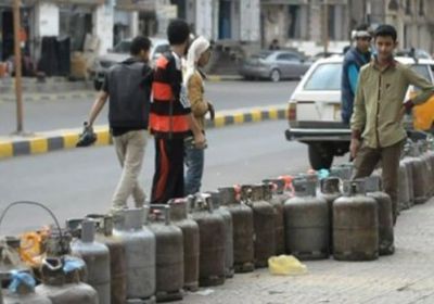 أزمة وقود "مفتعلة" في صنعاء.. أرباحٌ حوثية على نفقة صرخات الفقراء