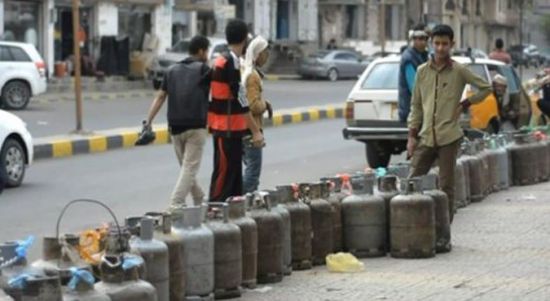أزمة وقود "مفتعلة" في صنعاء.. أرباحٌ حوثية على نفقة صرخات الفقراء