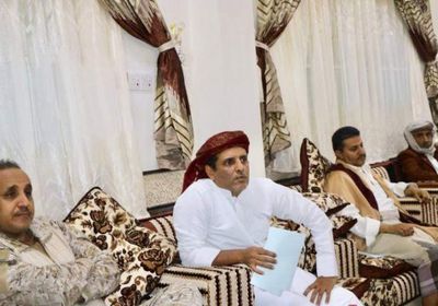 محافظ المهرة يعقد اجتماعاً طارئاً لبحث تداعيات هجوم "حات" (صور)