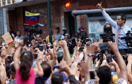 بسبب أزمة الكهرباء.. تظاهرات بفنزويلا بمشاركة "جوايدو"