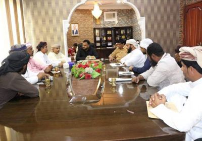 توجيه للمقاولين المحليين بسرعة تنفيذ المشروعات بالمهرة