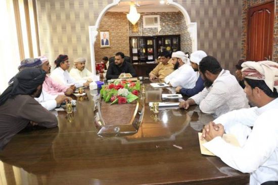 توجيه للمقاولين المحليين بسرعة تنفيذ المشروعات بالمهرة