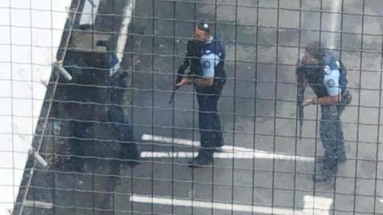 نيوزيلندا.. إطلاق نار في مسجد النور والشرطة تنصح بالالتزام بالمنازل