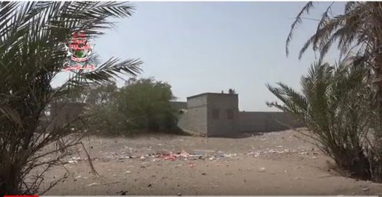 مليشيات الحوثي تحرق منازل المواطنين في الجاح بالحديدة ونزوح جماعي للعائلات (فيديو)