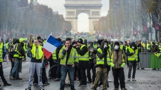 في السبت الثامن عشر.. مواجهات حادة بين متظاهرين والشرطة الفرنسية