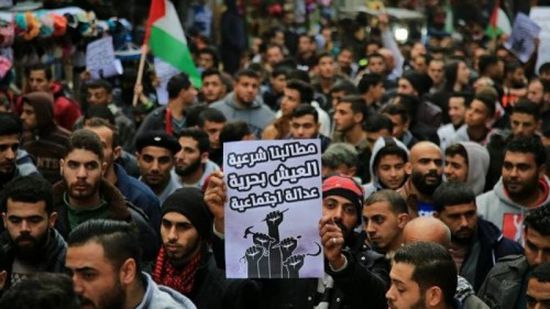 إصابة مئات المتظاهرين بغزة في مواجهات مع شرطة حماس