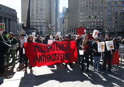 مئات المتظاهرين يجوبون نيويورك تنديداً بحادث نيوزيلندا الإرهابي (صور)