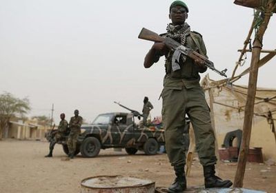 مقتل 16 جندياً في هجوم مسلح على قاعدة عسكرية بمالي