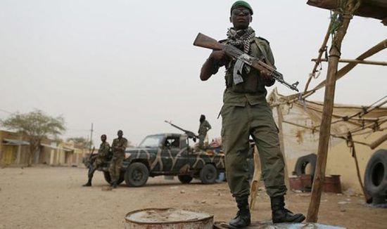 مقتل 16 جندياً في هجوم مسلح على قاعدة عسكرية بمالي