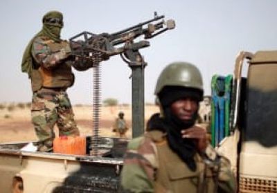 23 قتيلا حصيلة الهجوم المسلح على قاعدة عسكرية فى مالي 