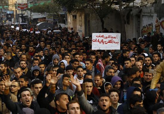 "فتح" تطالب بحماية دولية للمتظاهرين ضد اعتداءات حماس