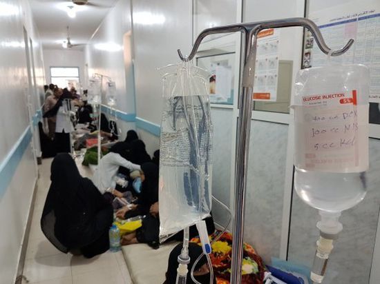 بشهادة خبراء البيئة ومنظمة الصحة.. الحوثيون يقتلون اليمنيين بـ«الكوليرا»