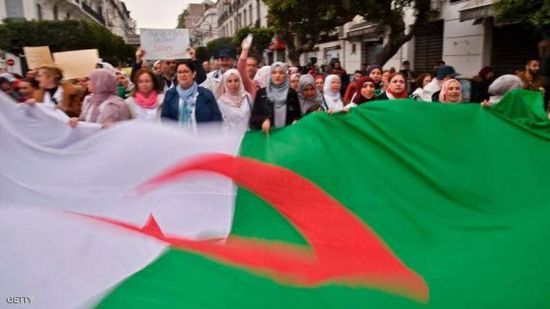 صحيفة: إعلان رئيس الجزائر قرار التنحي عن الحكم وشيك