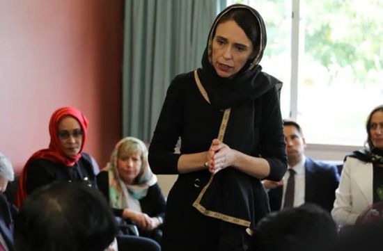رئيسة وزراء نيوزيلندا تدعو إلى حملة عالمية لمحاربة العنصرية