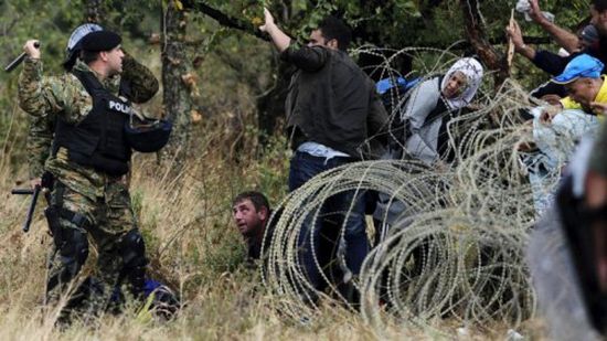 الجيش اليوناني يعذب مهاجر جزائري  غير شرعي على الحدود التركية