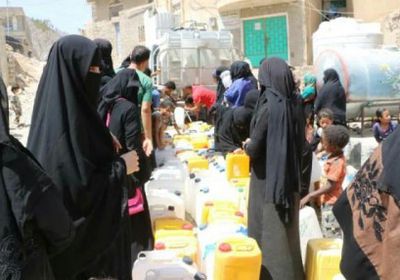 شح المياه.. مليشيا الحوثي تروي مأساة اليمنيين بـ "سلاح التعطيش"