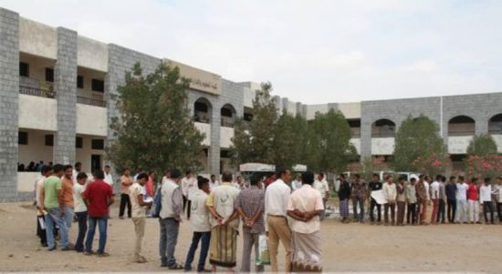 مليشيات الحوثي تغلق مدارس في بيت الفقيه بالحديدة وتزج بالطلاب للقتال