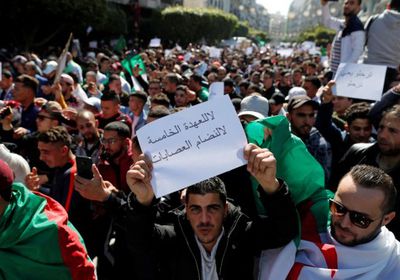 تظاهر مئات المحامين بالجزائر للمطالبة بالتنحي الفوري لبوتفليقة