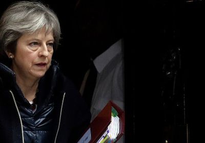 صحيفة بريطانية: مؤامرة وزارية للإطاحة بتيريزا ماي