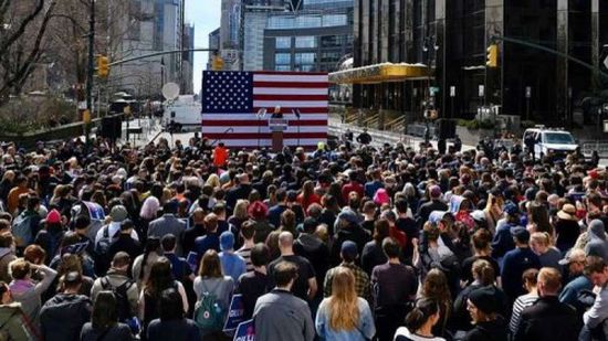 جيليبراند تصف ترامب بالـ"جبان" وتتهمة بإثارة الكراهية