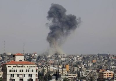 اللقطات الأولى لمخلفات صاروخ أطلقته غزة تجاه تل أبيب (فيديو)