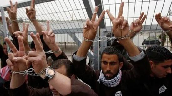 التحرير الفلسطينية وحماس تحذران من التصعيد الإسرائيلي ضد الأسرى 