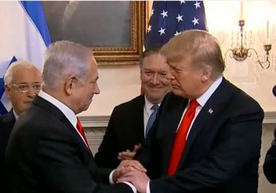 ترامب يوقع على وثيقة اعتراف أمريكا بسيادة إسرائيل على الجولان