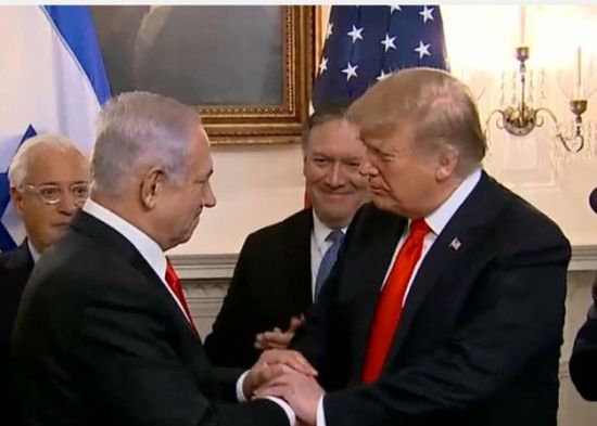 ترامب يوقع على وثيقة اعتراف أمريكا بسيادة إسرائيل على الجولان