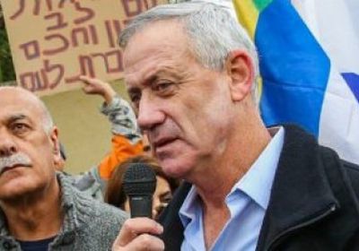 أقوى منافس لنتنياهو في الانتخابات يدعو للوحدة والاعتدال