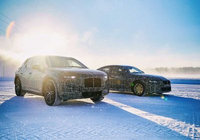 بي إم دبليو تكشف عن سياراتها الكهربائية الجديدة بلقطات على الجليد (صور)