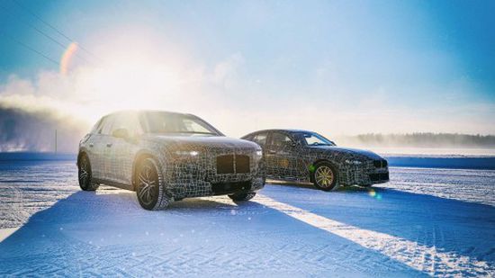 بي إم دبليو تكشف عن سياراتها الكهربائية الجديدة بلقطات على الجليد (صور)
