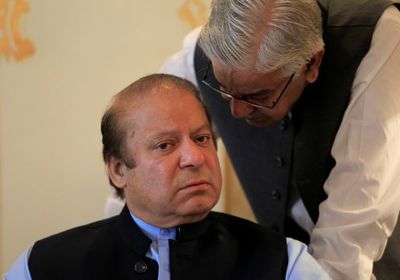 إخلاء سبيل رئيس الوزراء الباكستاني السابق لتلقي العلاج