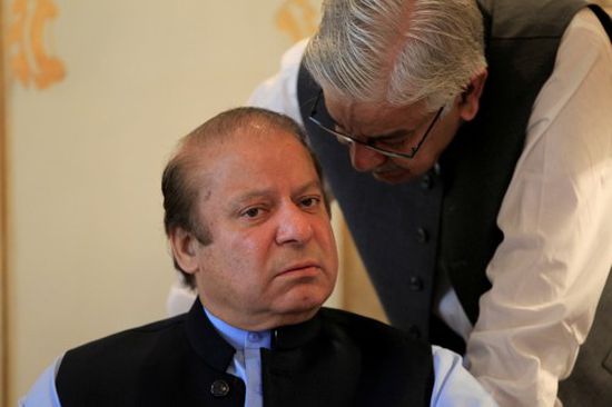 إخلاء سبيل رئيس الوزراء الباكستاني السابق لتلقي العلاج