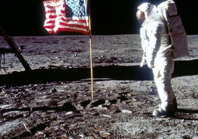 ناسا تقبل التحدي وتسرع إعادة الأمريكيين إلى القمر بحلول عام 2025