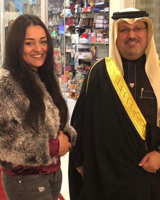 راندا البحيري تنشر صورتها برفقة سفير البحرين في العراق