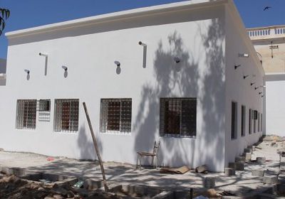 محافظ حضرموت يتفقد أعمال مشروع المعرض الدائم للصور بالمكلا