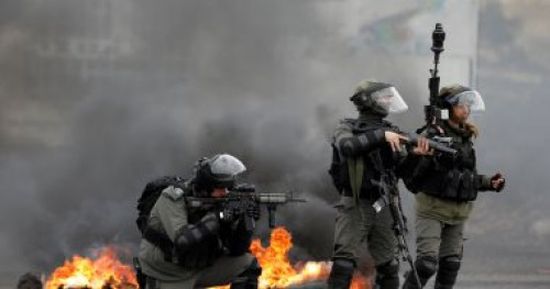 إصابة ثمانية مواطنين فلسطينيين بالرصاص المعدني من بينهم مصور  