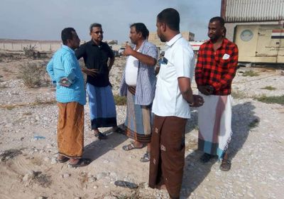 فريق فني من "كهرباء المهرة" يزور مديرية قشن لتحديد موقع المولدات الجديدة