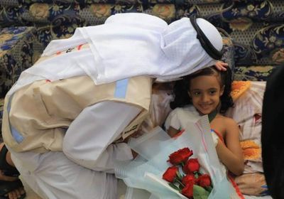 بالصور..الهلال الإماراتي يزور طفلة أصيبت برصاص راجع في عدن للاطمئنان على صحتها