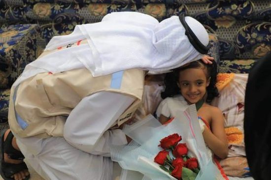 بالصور..الهلال الإماراتي يزور طفلة أصيبت برصاص راجع في عدن للاطمئنان على صحتها