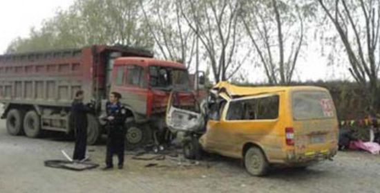 مقتل 32 شخصا في حادث تصادم بجواتيمالا