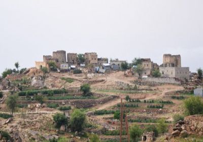 صحيفة إماراتية: قرى مدمرة وآلاف المشردين حصيلة إجرام الحوثي في حجور