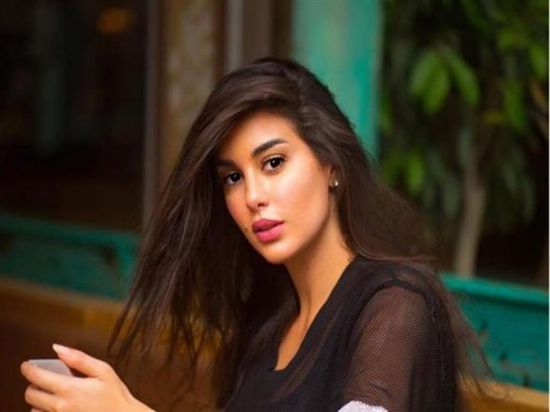 ياسمين صبري تعلن عن فريقها المفضل وترتدي قميصه (صورة)