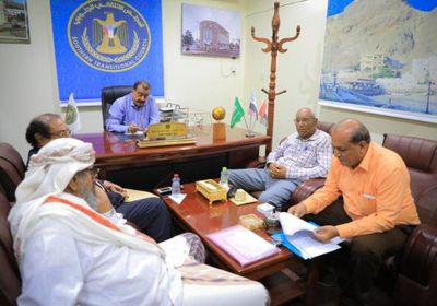 رئيس الجمعية الوطنية يصل العاصمة عدن متفقداً مهام سير العمل 