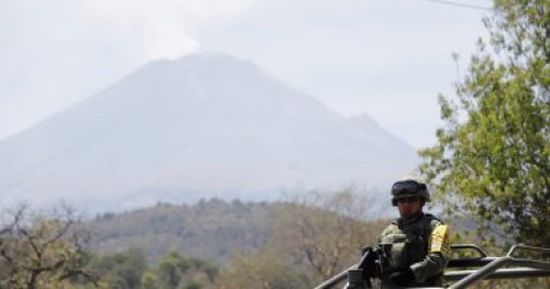 المكسيك ترفع مستوى التحذير استعدادًا لثوران بركان "بوبوكاتبتبيل"