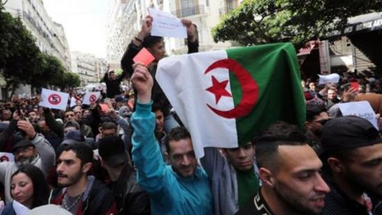 آلاف المتظاهرين يحتشدون في وسط العاصمة الجزائرية