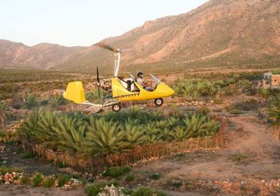 تواصل حملة الرش الضبابي في سقطرى بدعم من مؤسسة خليفة للأعمال الإنسانية (صور)