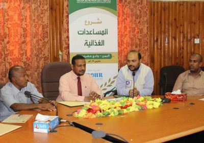 800 سلة غذائية لمرضى السرطان بسيئون (صور)