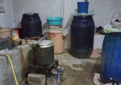 مداهمة منزل لتصنيع الخمور وبيع الحشيش في وادي بن علي بمديرية شبام 